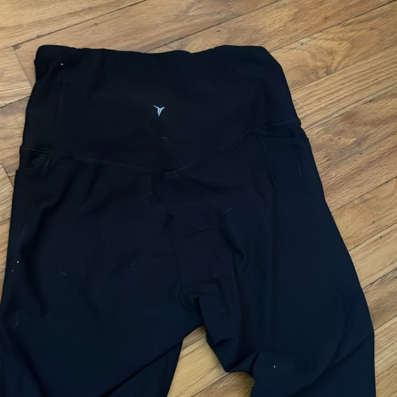 Black Old Navy Elevate Legging Capri - Picture 2 of 4